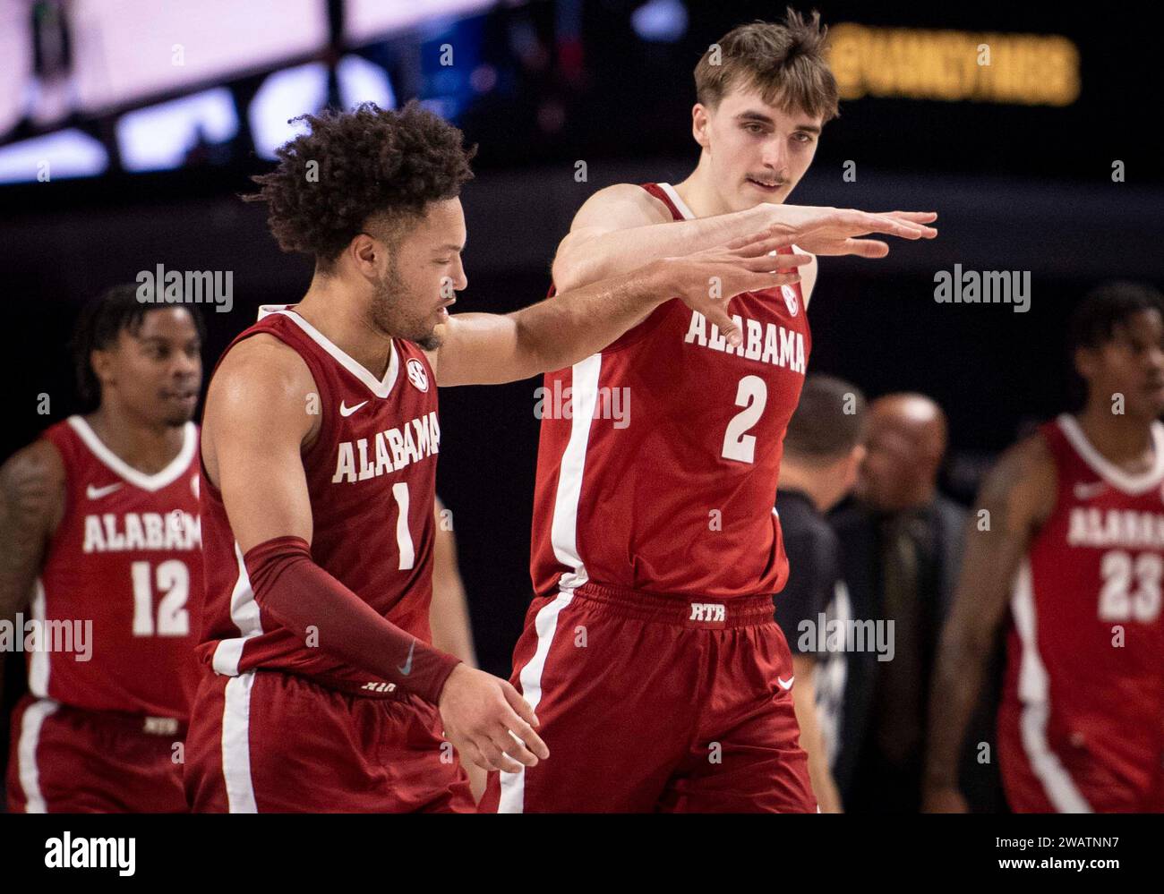 Nashville, Tennessee, USA. 6th Jan, 2024. Alabama Crimson Tide guard Mark Sears (1) and Alabama Crimson Tide forward Grant Nelson (2) celebrate during the second half of his NCAA basketball at Vanderbilt University in Nashville. (Credit Image: © Camden Hall/ZUMA Press Wire) EDITORIAL USAGE ONLY! Not for Commercial USAGE! Stock Photo