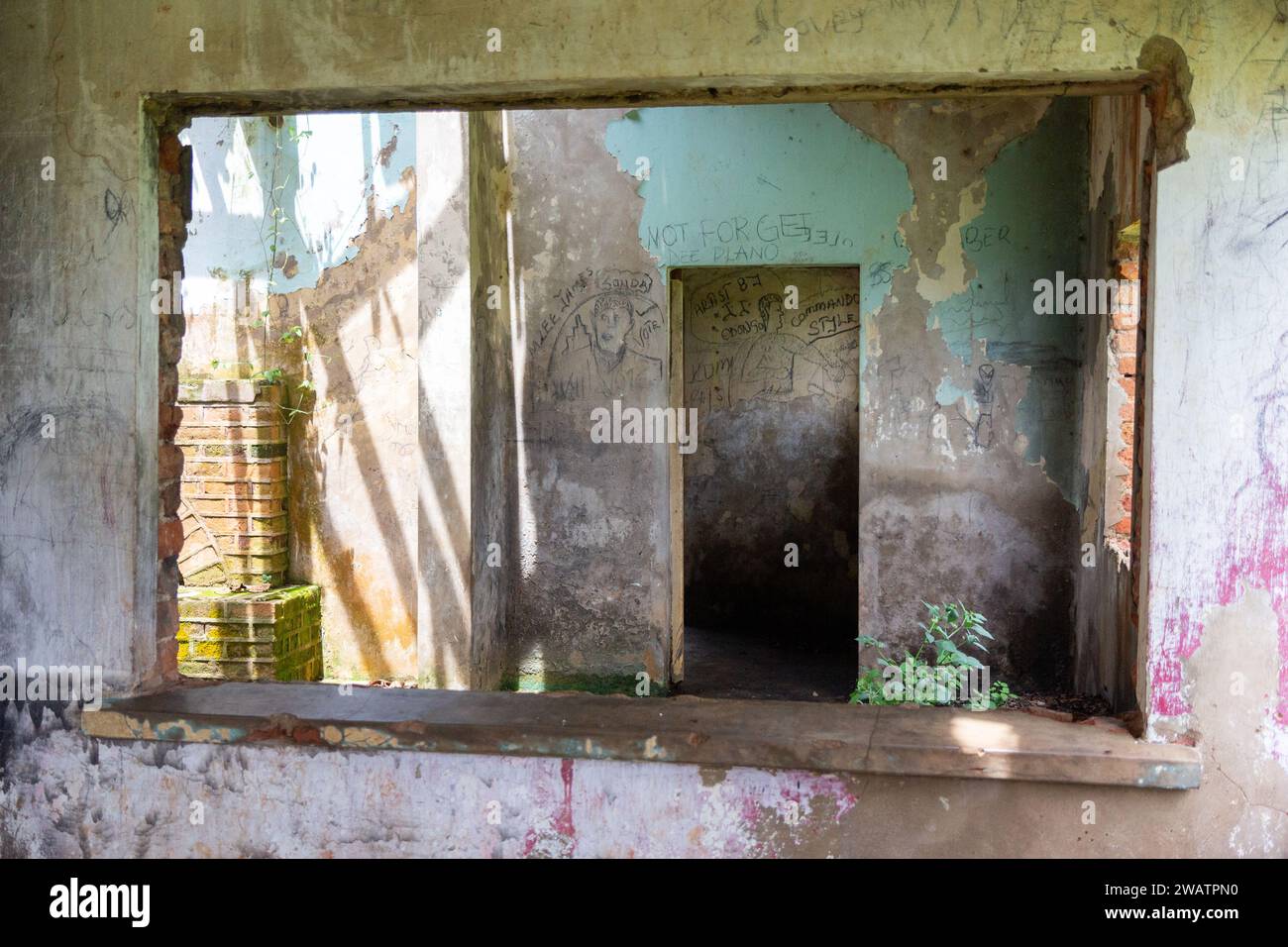 An abandoned British villa on a hill near Ssezibwa falls, District of Mukono, Uganda. Stock Photo