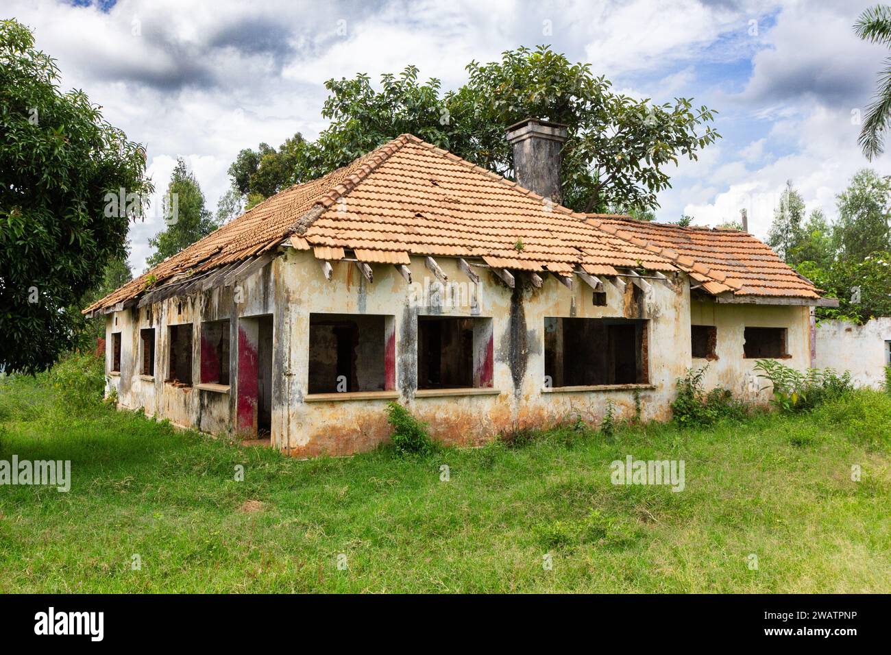 An abandoned British villa on a hill near Ssezibwa falls, District of Mukono, Uganda. Stock Photo