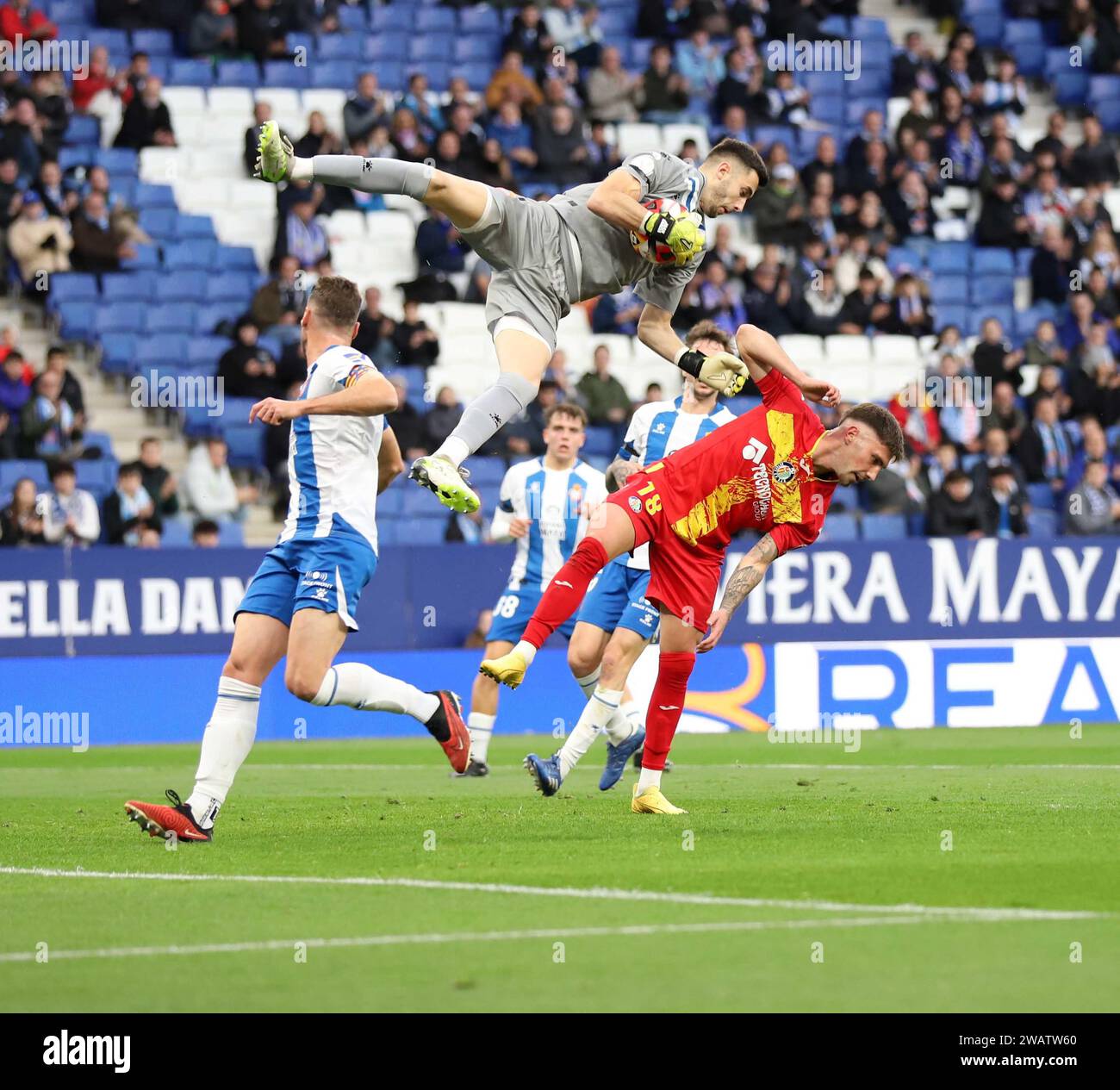 Sabadell, Barcelona, Spain. 6th Jan, 2024. Barcelona Spain 06.01.2024 Joan Garcia (Espanyol) and Carmona (Getafe CF) battle for the ball during the Copa del Rey between Espanyol and Getafe CF at RCDE Stadium on 06 January 2024 in Barcelona. (Credit Image: © Xavi Urgeles/ZUMA Press Wire) EDITORIAL USAGE ONLY! Not for Commercial USAGE! Credit: ZUMA Press, Inc./Alamy Live News Stock Photo