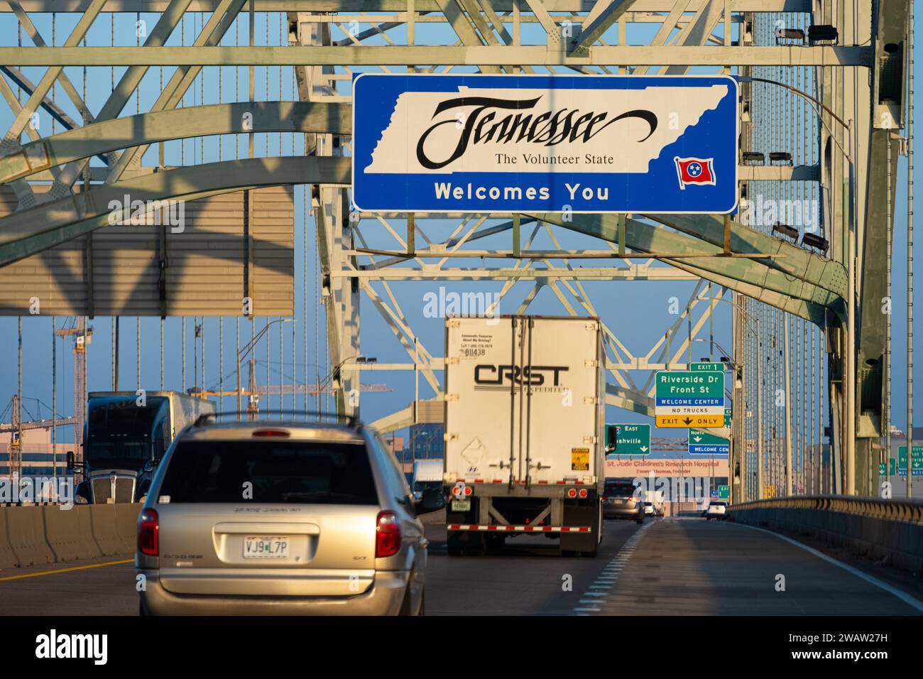 Tennessee welcome sign on the Hernando de Soto bridge crossing the Mississippi River from Arkansas into downtown Memphis, Tennessee. (USA) Stock Photo