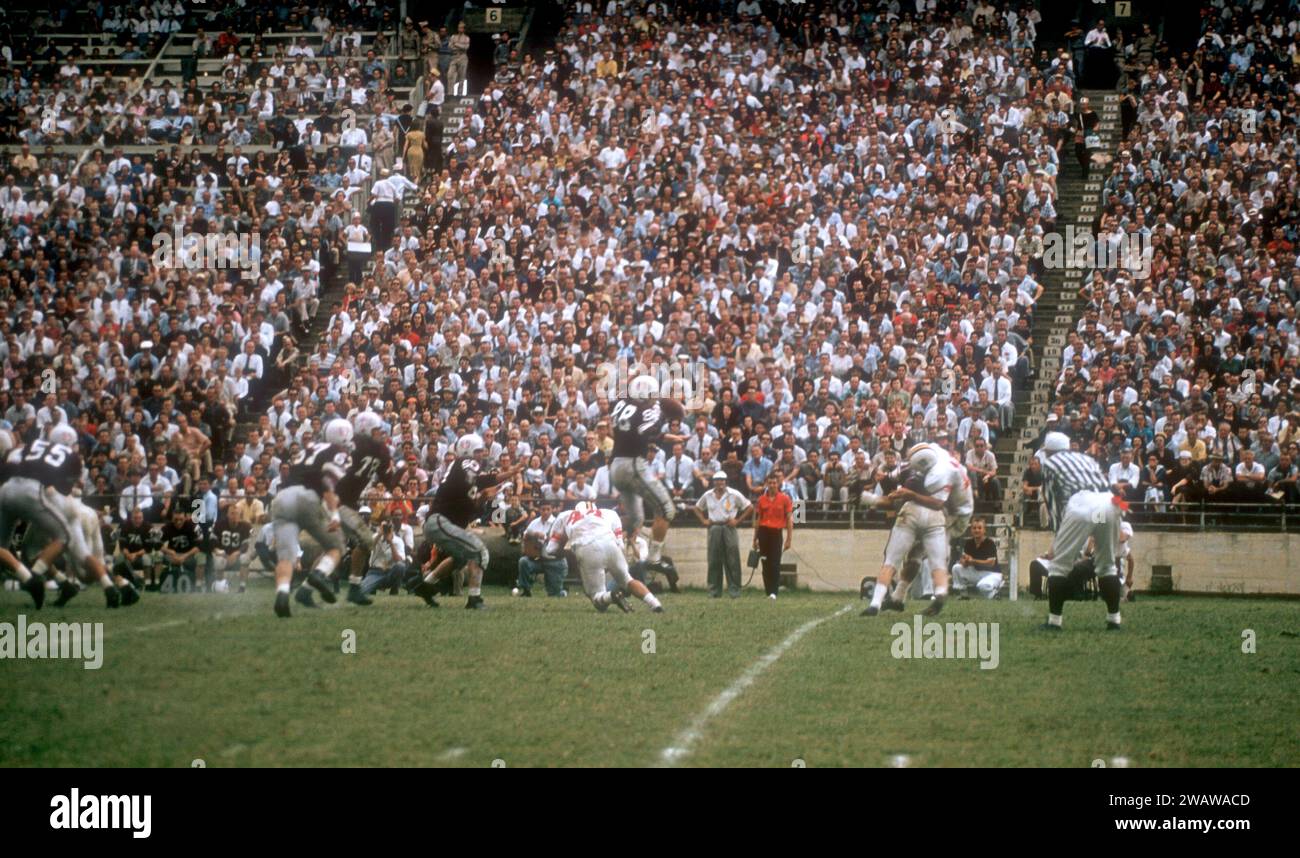 DALLAS, TX - SEPTEMBER 21: General view as the Texas A&M Aggies block the kick during an NCAA game against the Maryland Terrapins on September 21, 1957 at the Cotton Bowl in Dallas, Texas.  The Aggies defetead the Terrapins 21-13.  (Photo by Hy Peskin) Stock Photo