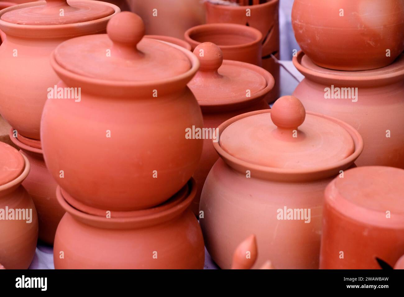 Earthenware clay pottery raw hi-res stock photography and images - Alamy