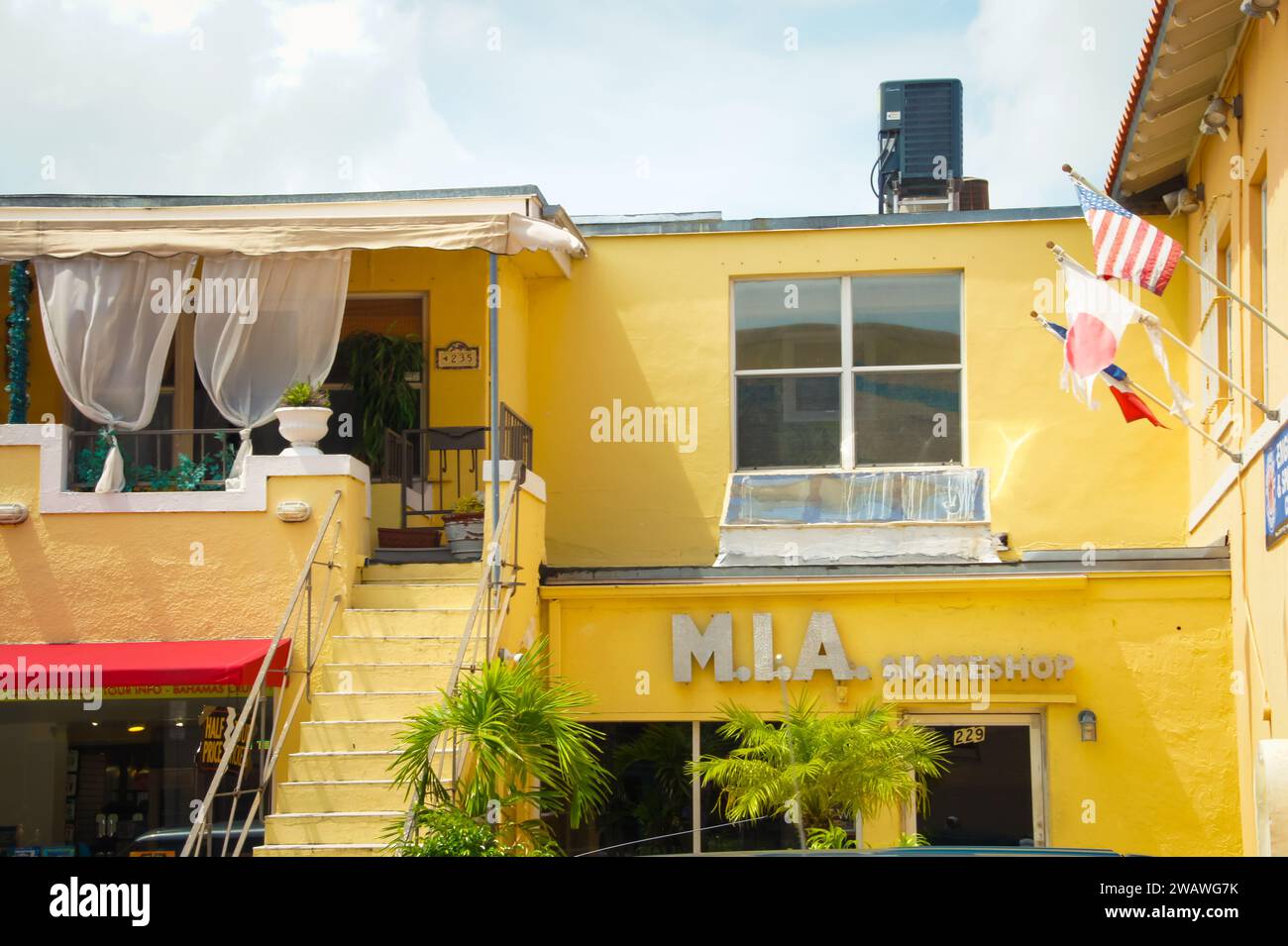 Experience the vibrant essence of Miami Life with stunning visuals 