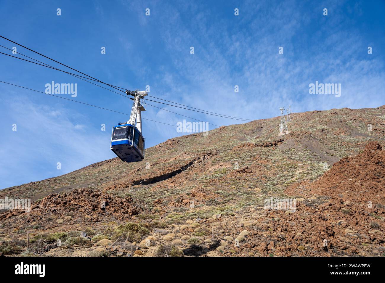 Volcano Cable Cable car moving up hi-res stock photography and images - Alamy