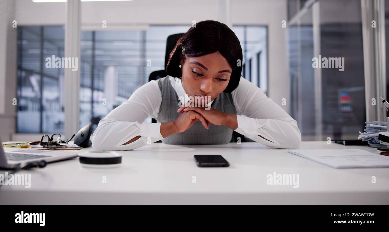 African american woman waits hi-res stock photography and images - Alamy
