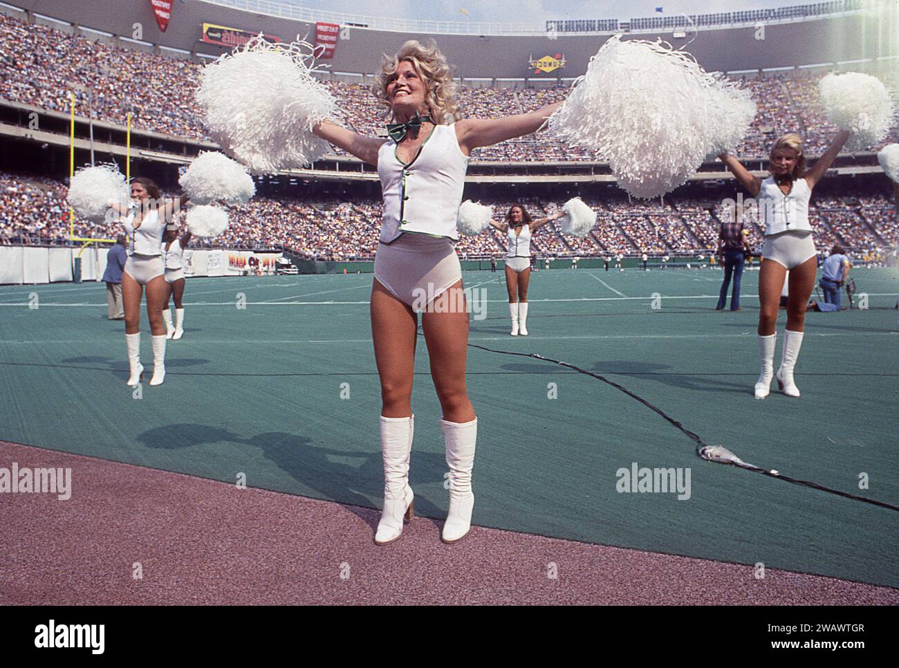 Nfl Cheerleaders Hi res Stock Photography And Images Alamy