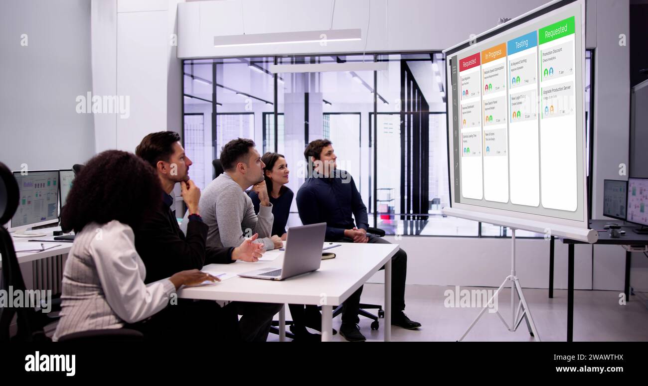 Explaining task hi-res stock photography and images - Alamy