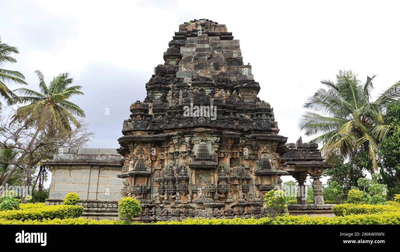 Beautifully Carved Shikhara of Shree Kalleshwara Temple, it Dedicated to Lord Shiva, Built by Chalukya Dynasty, Hre Hadagali, Vijayanagara, Karnataka,. Stock Photo