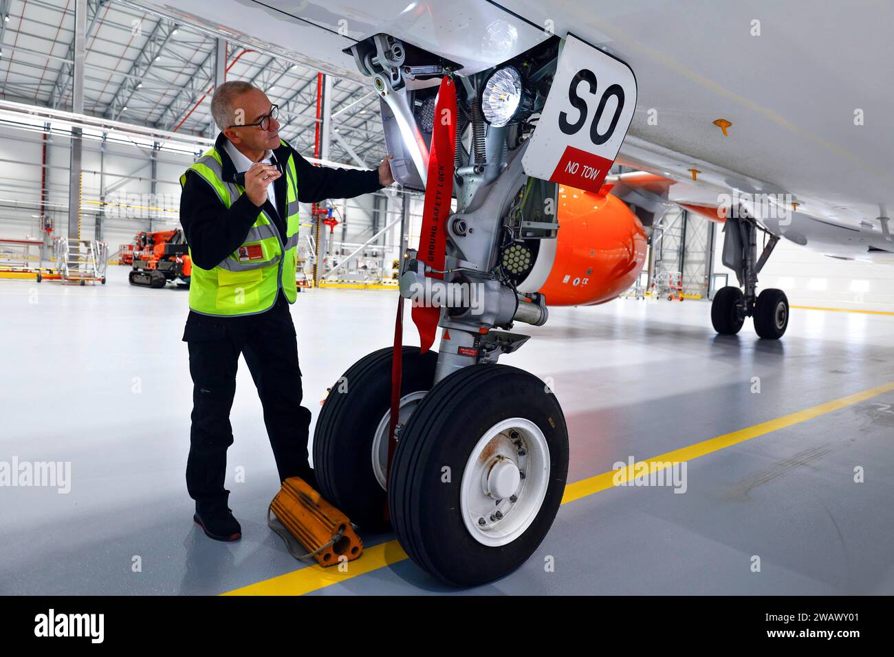 Olaf Gross, Licence Engineer at easyJet, checks the landing gear of an Airbus A320 Neo in front of the opening of the new easyJet maintenance hangar Stock Photo