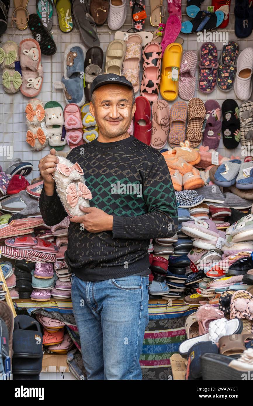 Man selling shoes hi res stock photography and images Alamy