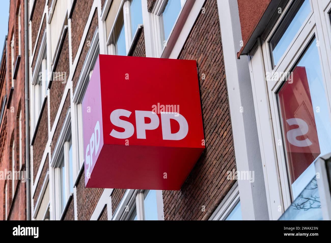 Symbol der Sozialdemokratischen Partei Deutschlands SPD an der Fassade eines Hauses *** Symbol of the Social Democratic Party of Germany SPD on the facade of a house Stock Photo