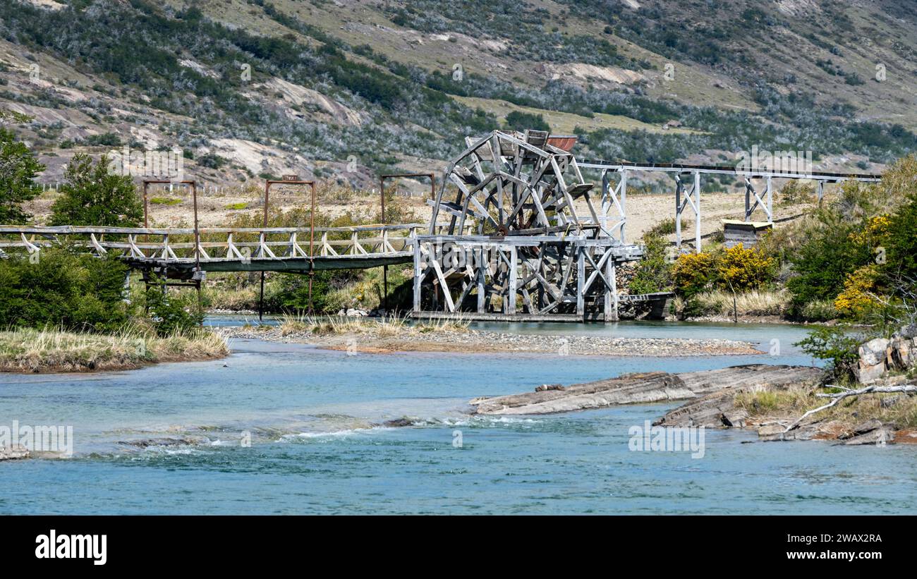 Wooden Bridge at Estancia Cristina, Lake Argentino, Parque Nacional Los Glaciares, Patagonia, Argentina Stock Photo