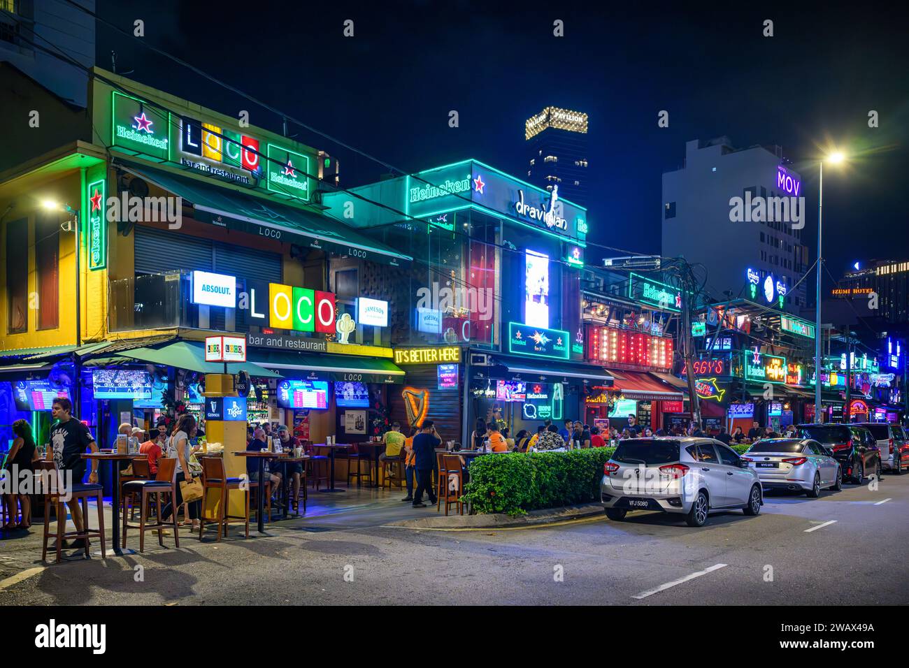 Kuala Lumpur nightlife. A busy evening on Changkat Bukit Bintang Stock Photo Alamy