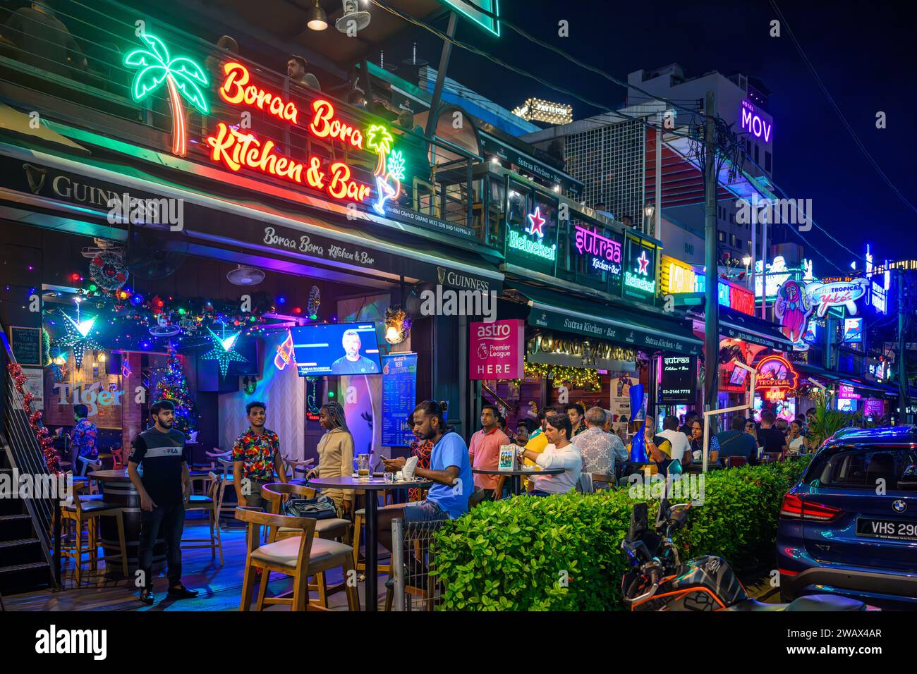 Kuala Lumpur nightlife. A busy evening on Changkat Bukit Bintang Stock Photo Alamy