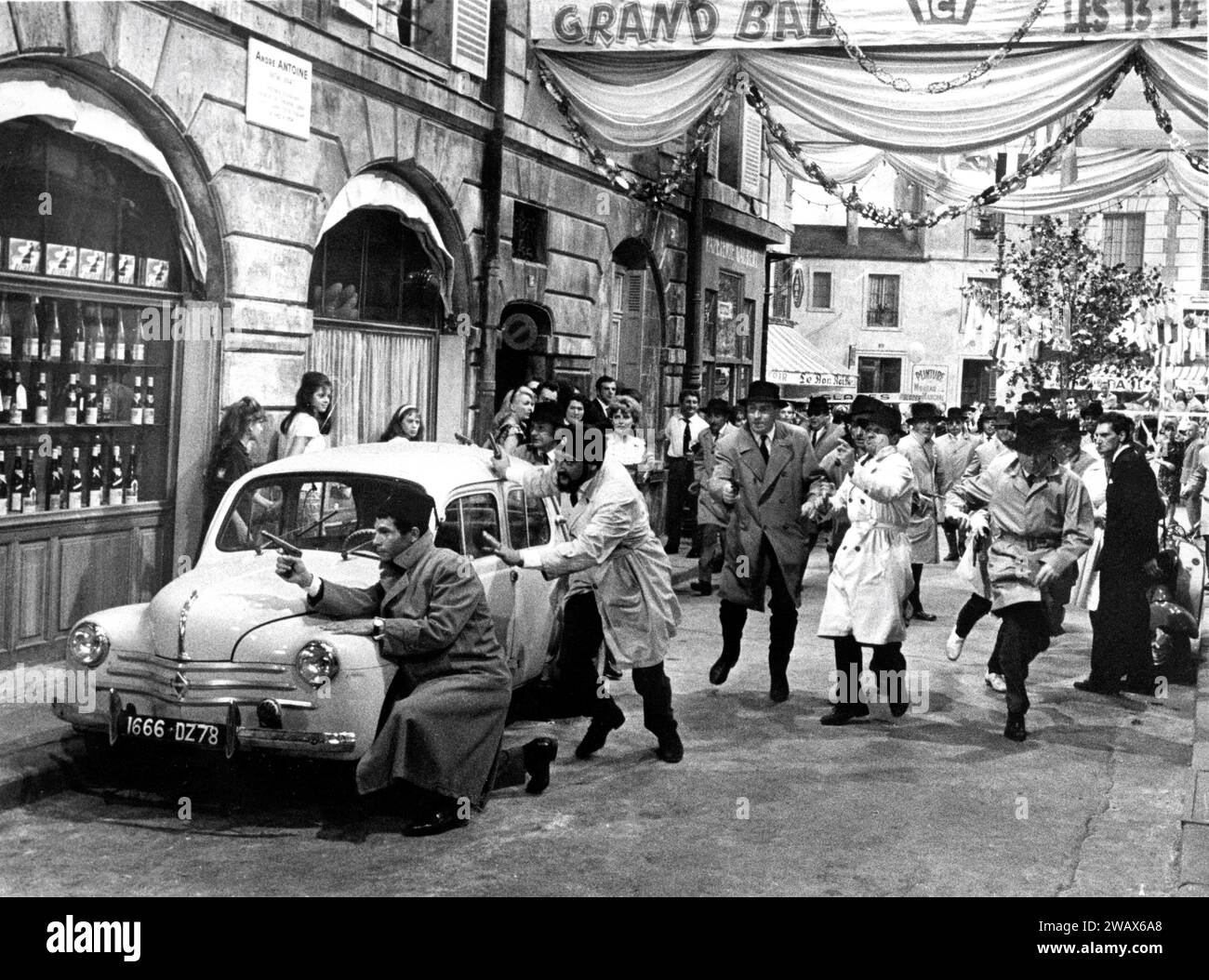 Street scene in PARIS WHEN IT SIZZLES 1964 director RICHARD QUINE story Julien Duvivier and Henri Jeanson screenplay George Axelrod Miss Hepburn's wardrobe Hubert de Givenchy Richard Quine Productions / Charleston Enterprises / George Axelrod Productions / Paramount Pictures Stock Photo