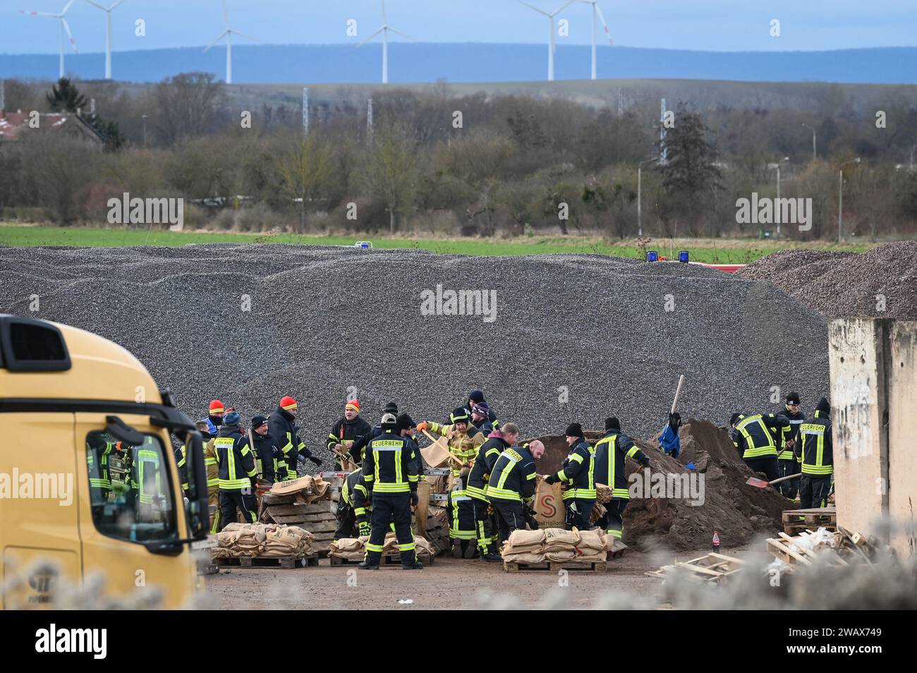 07 January 2024, Saxony-Anhalt, Oberröblingen: Firefighters fill sandbags on the premises of a building materials company for use in the Helme flood zone. Days of rain and thawing weather in the mountains have led to flooding in rivers and streams. Photo: Heiko Rebsch/dpa Stock Photo