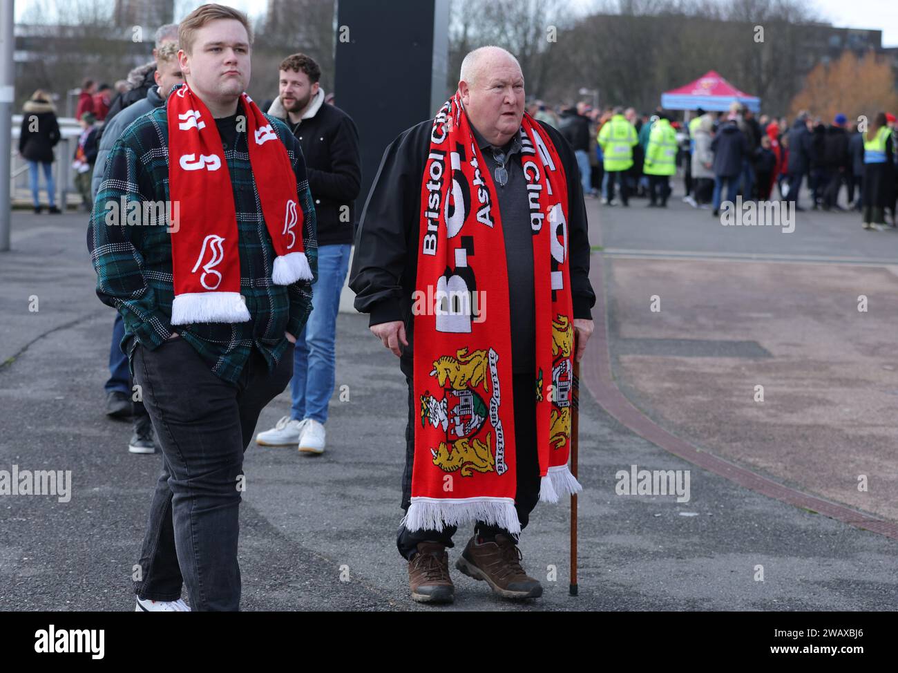 London UK 7th Jan 2024 Bristol City Fans Arrive One With A Giant   London Uk 7th Jan 2024 Bristol City Fans Arrive One With A Giant Scarf Ahead Of The The Fa Cup Match At The London Stadium London Picture Credit Should Read Paul Terrysportimage Credit Sportimage Ltdalamy Live News 2WAXBJ6 