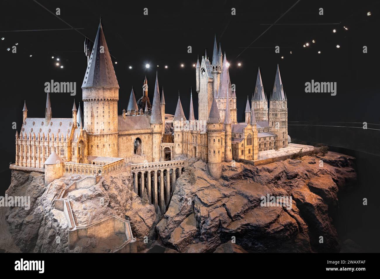 Castle harry potter hi-res stock photography and images - Alamy