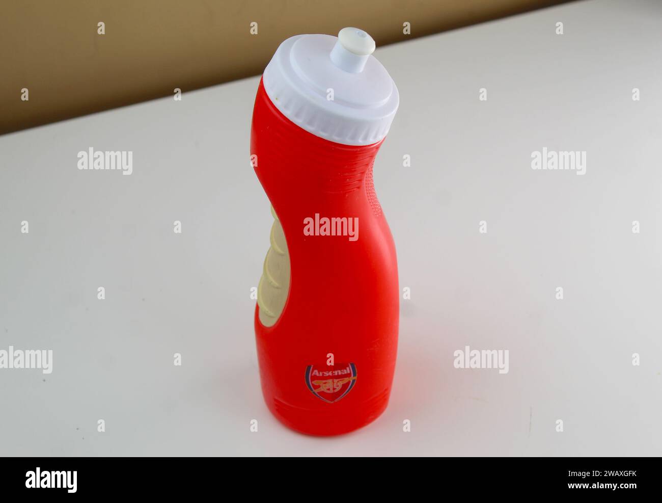 Dublin, Ireland - January 3rd 2024: A photo of a red Arsenal branded water bottle on a white desk. Stock Photo