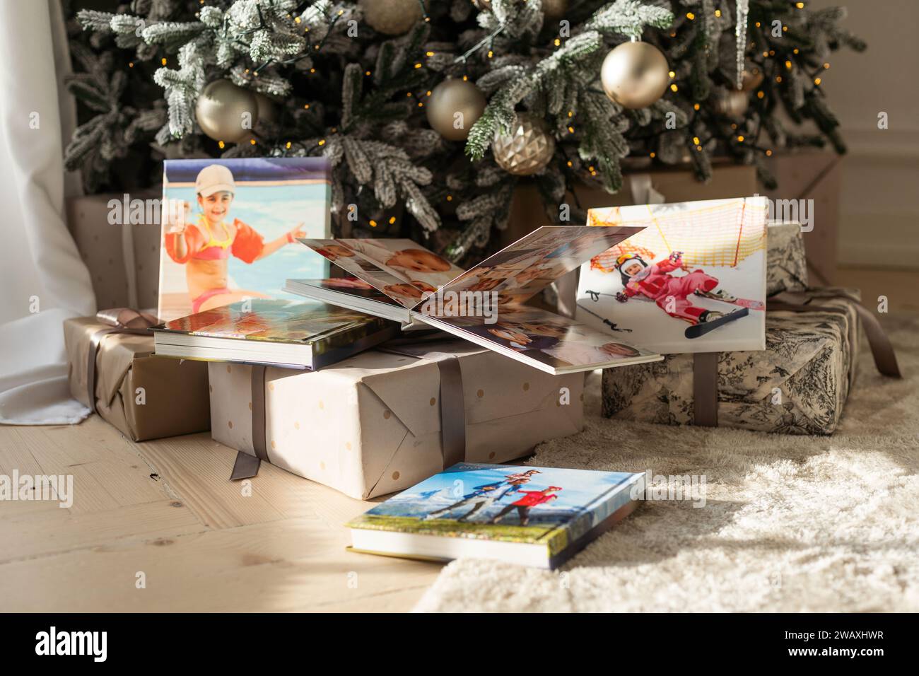 Family photo album christmas hi-res stock photography and images