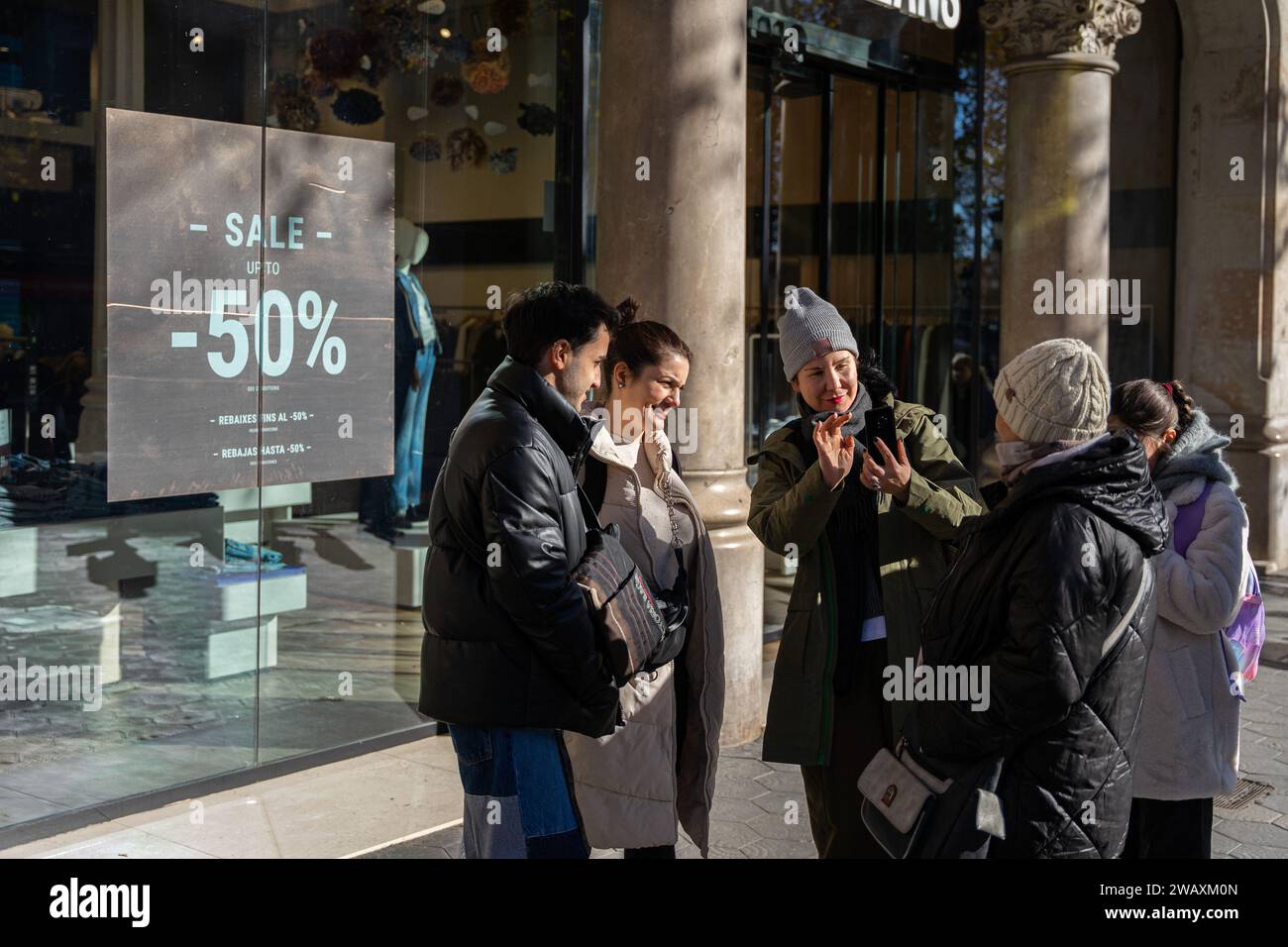 Barcelona, Barcelona, Spain. 7th Jan, 2024. People take advantage of