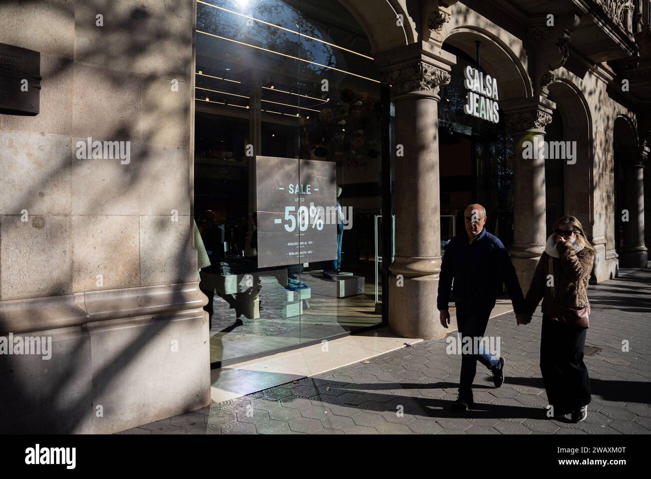 Barcelona, Barcelona, Spain. 7th Jan, 2024. People take advantage of