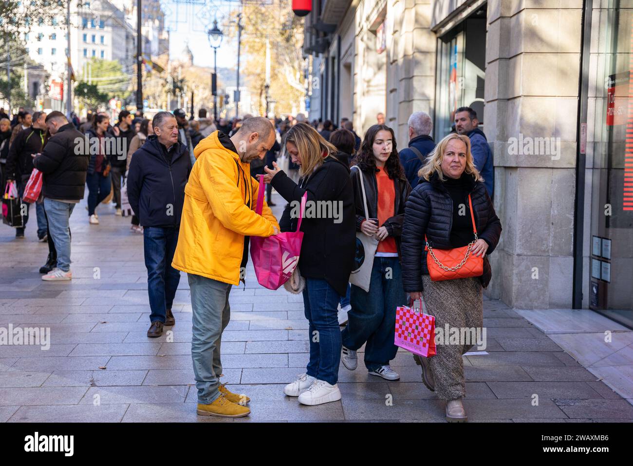 Barcelona, Barcelona, Spain. 7th Jan, 2024. People take advantage of