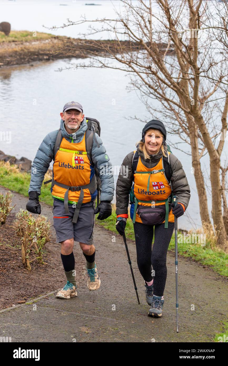 Dalgety Bay, Scotland. 07 January 2024. Antony & Sally Brown walking through Dalgety Bay, Fife. The couple from Bude Cornwall are walking the entire British mainland coast a distance of 6000 miles © Richard Newton / Alamy Live News Stock Photo