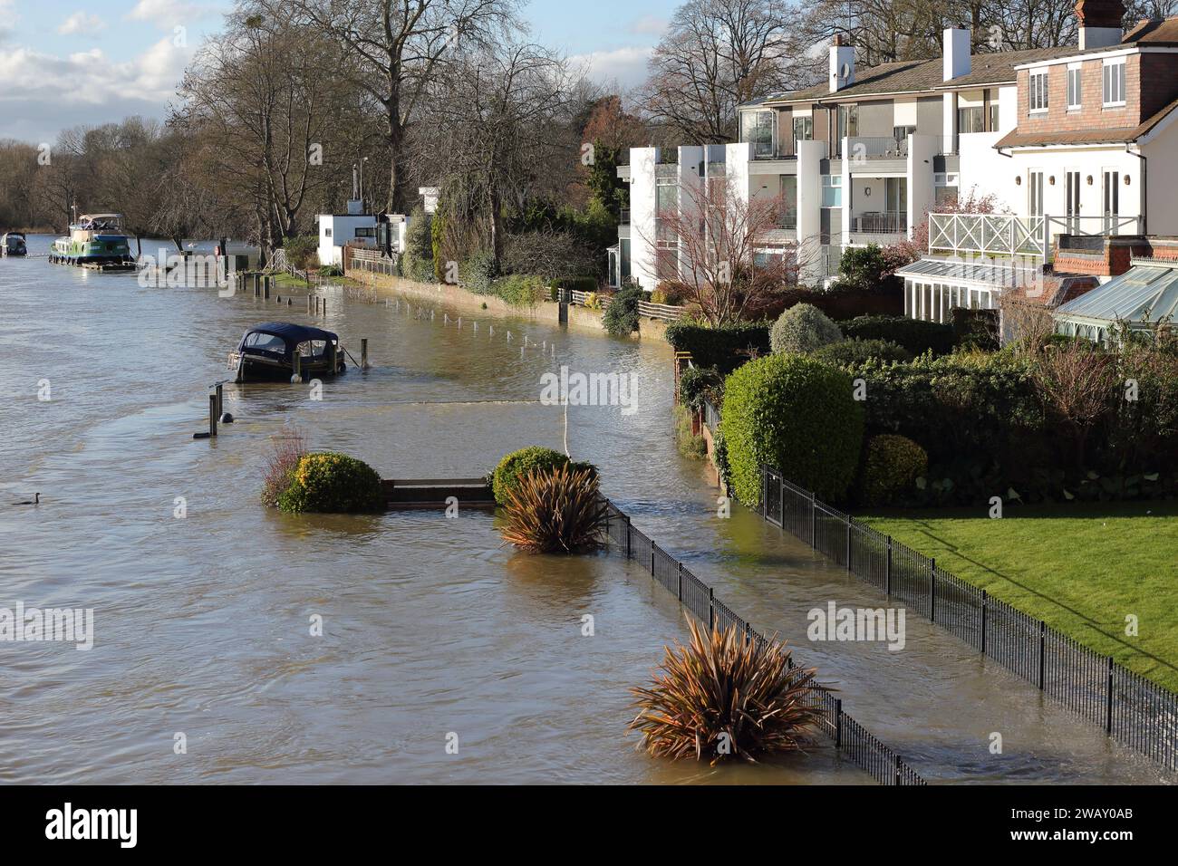 Marlow, United Kingdom. 7th Jan, 2024. UK Weather The heavy rainfall