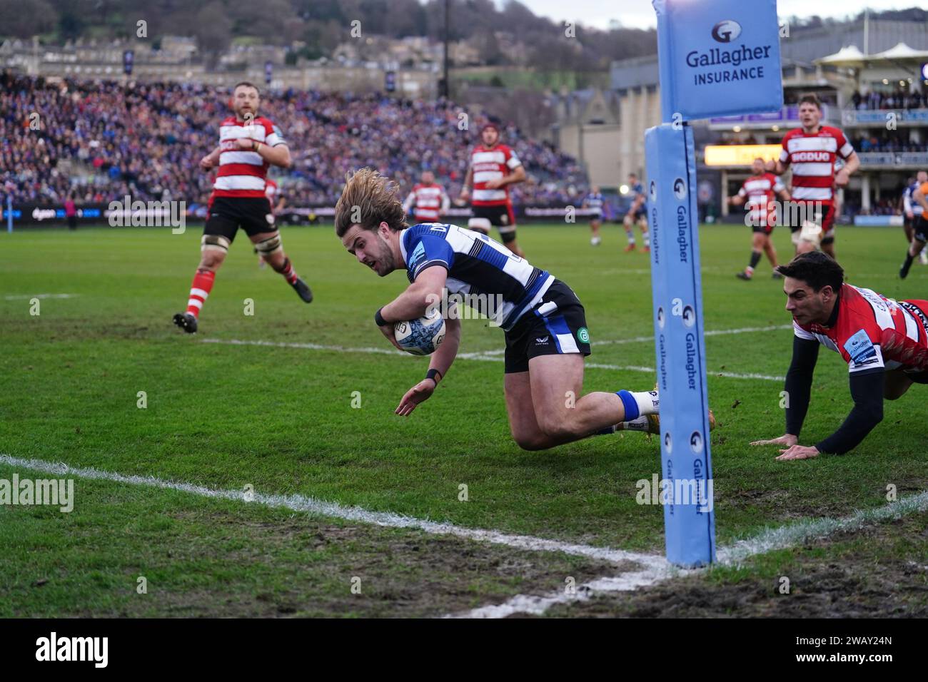 Bath Rugby's Tom de Glanville scores their side's first try of the game during the Gallagher Premiership match at the Recreation Ground, Bath. Picture date: Sunday January 7, 2024. Stock Photo