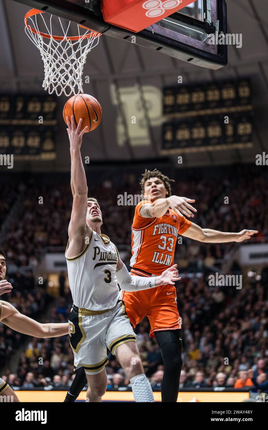 West Lafayette, Indiana, USA. 5th Jan, 2024. Purdue Boilermakers Guard BRADEN SMITH (3) attempts