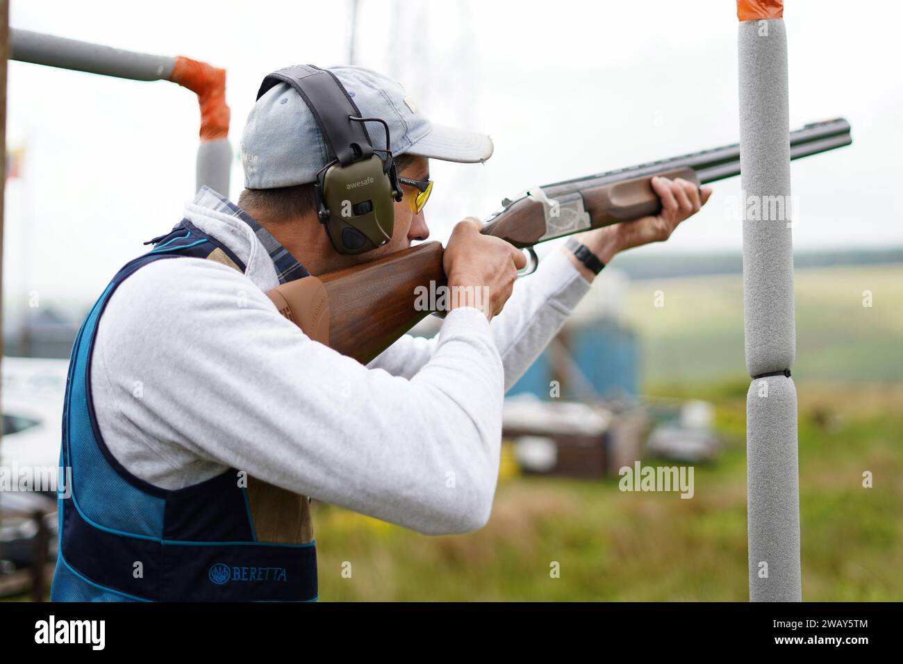 Clay pigeons targets hi-res stock photography and images - Alamy