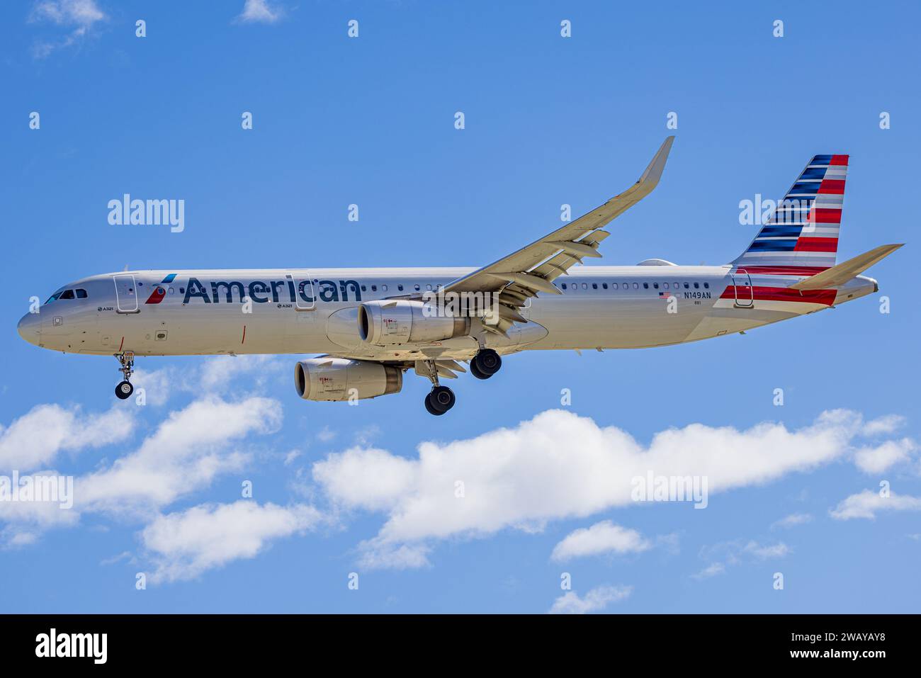 N149AN American Airlines Airbus A321-231 landing at Palm Springs (PSP/KPSP) Stock Photo