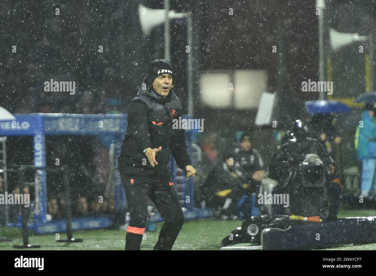 Salerno, Italy. 07th Jan, 2024. Filippo Inzaghi Coach of US Salernitana 1919 gesticulates during the Serie A match between US Salernitana 1919 vs Juventus FC at Stadio Arechi Credit: Independent Photo Agency/Alamy Live News Stock Photo