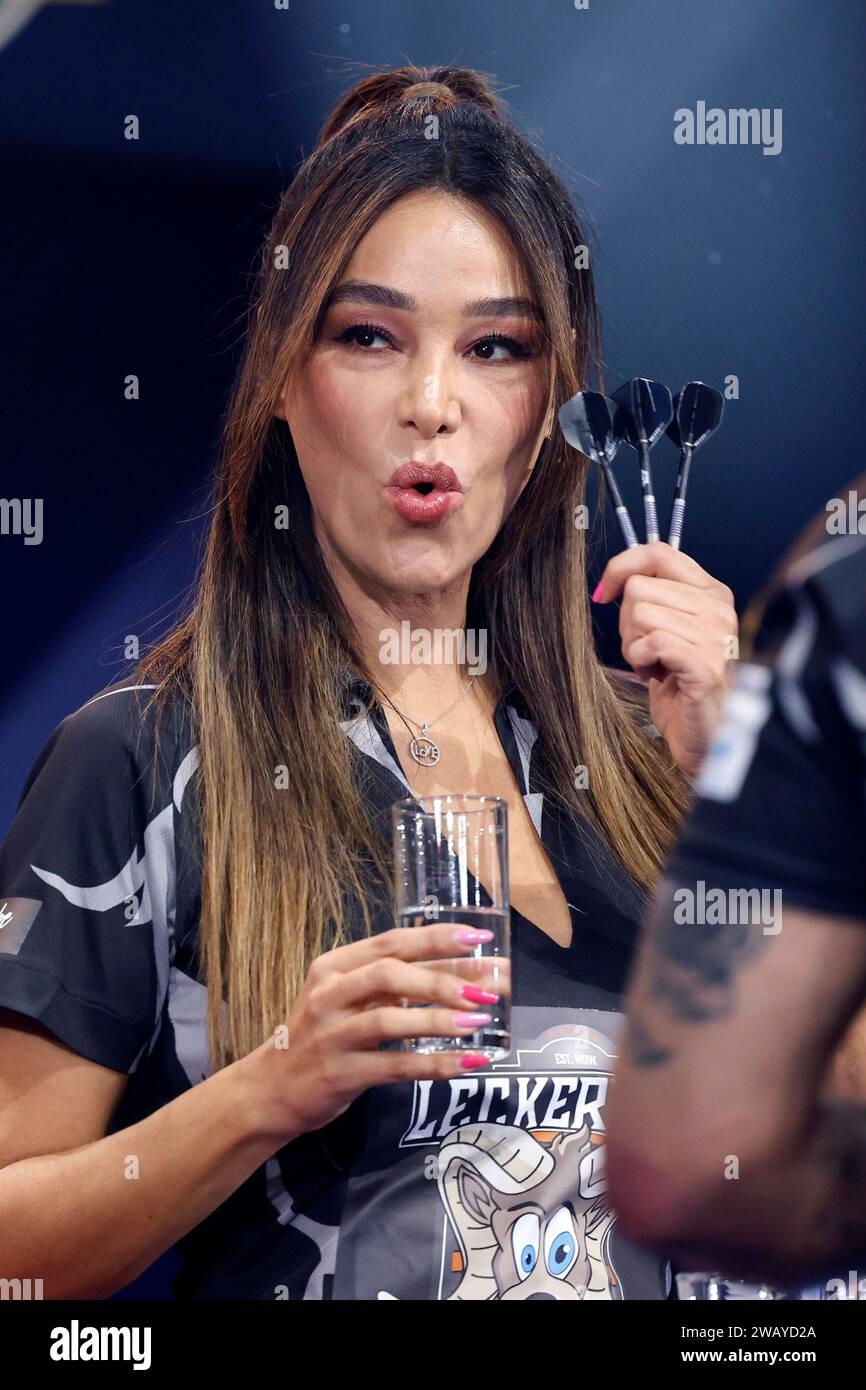 Moderatorin Verona Pooth bei der Pro7 Promi Darts WM 2024 übertragen