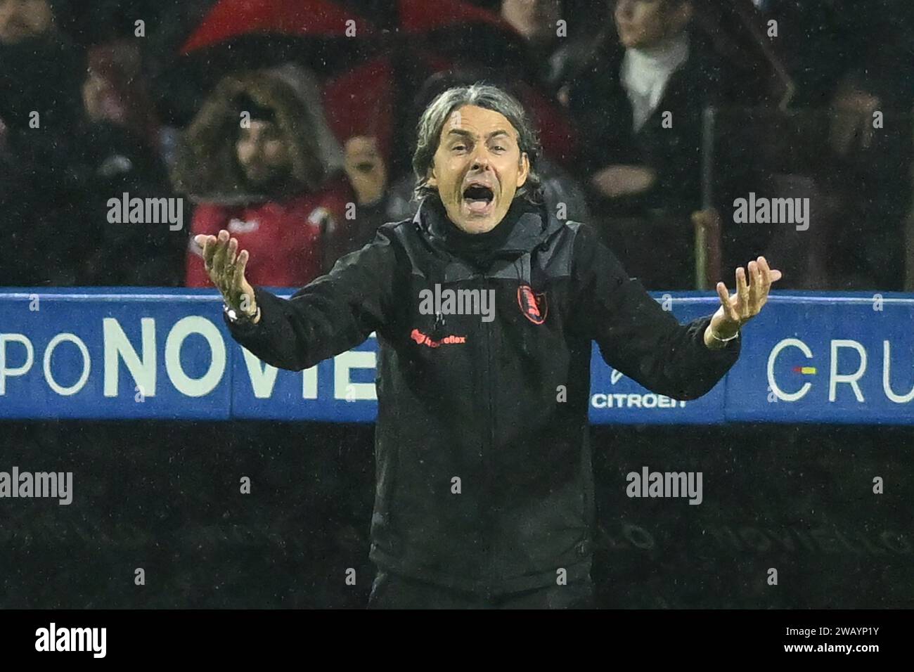 Salerno, Italy. 07th Jan, 2024. Filippo Inzaghi Coach of US Salernitana 1919 gestures during Serie A between US Salernitana 1919 vs Juventus FC at Arechi Stadium Credit: Independent Photo Agency/Alamy Live News Stock Photo