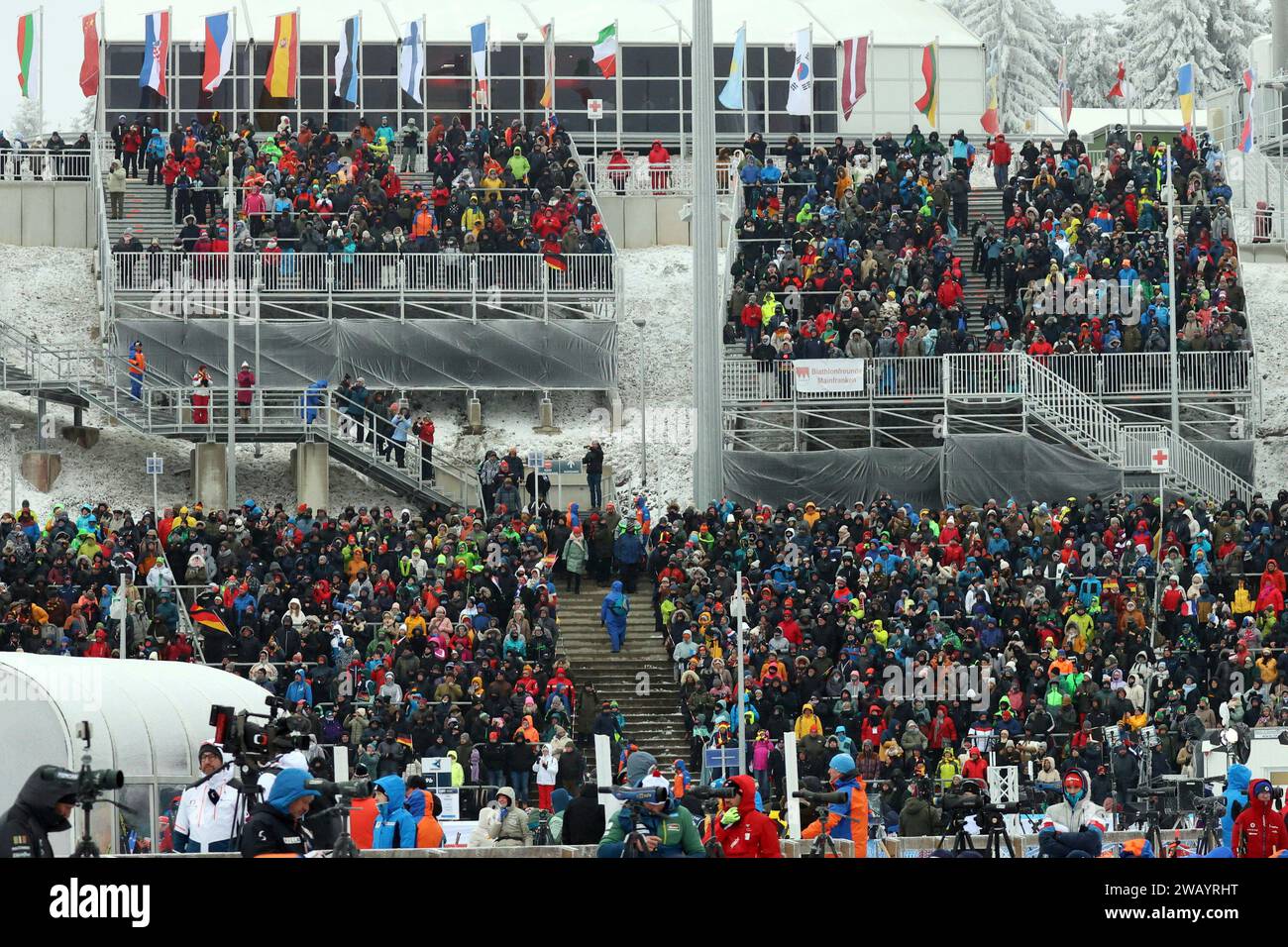 Oberhof, Deutschland 06. Januar 2024: IBU Biathlon-Weltcup Oberhof - Staffel 4 x 6 km Frauen - 2024 Im Bild: Zahlreiche Fans im Stadion beim Biathlon in Oberhof. Stock Photo