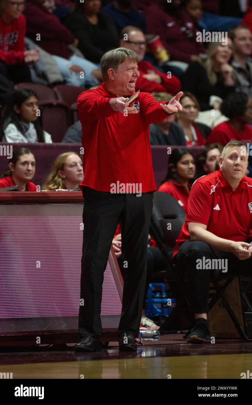 Ncaa women's basketball coaches hi-res stock photography and images - Alamy