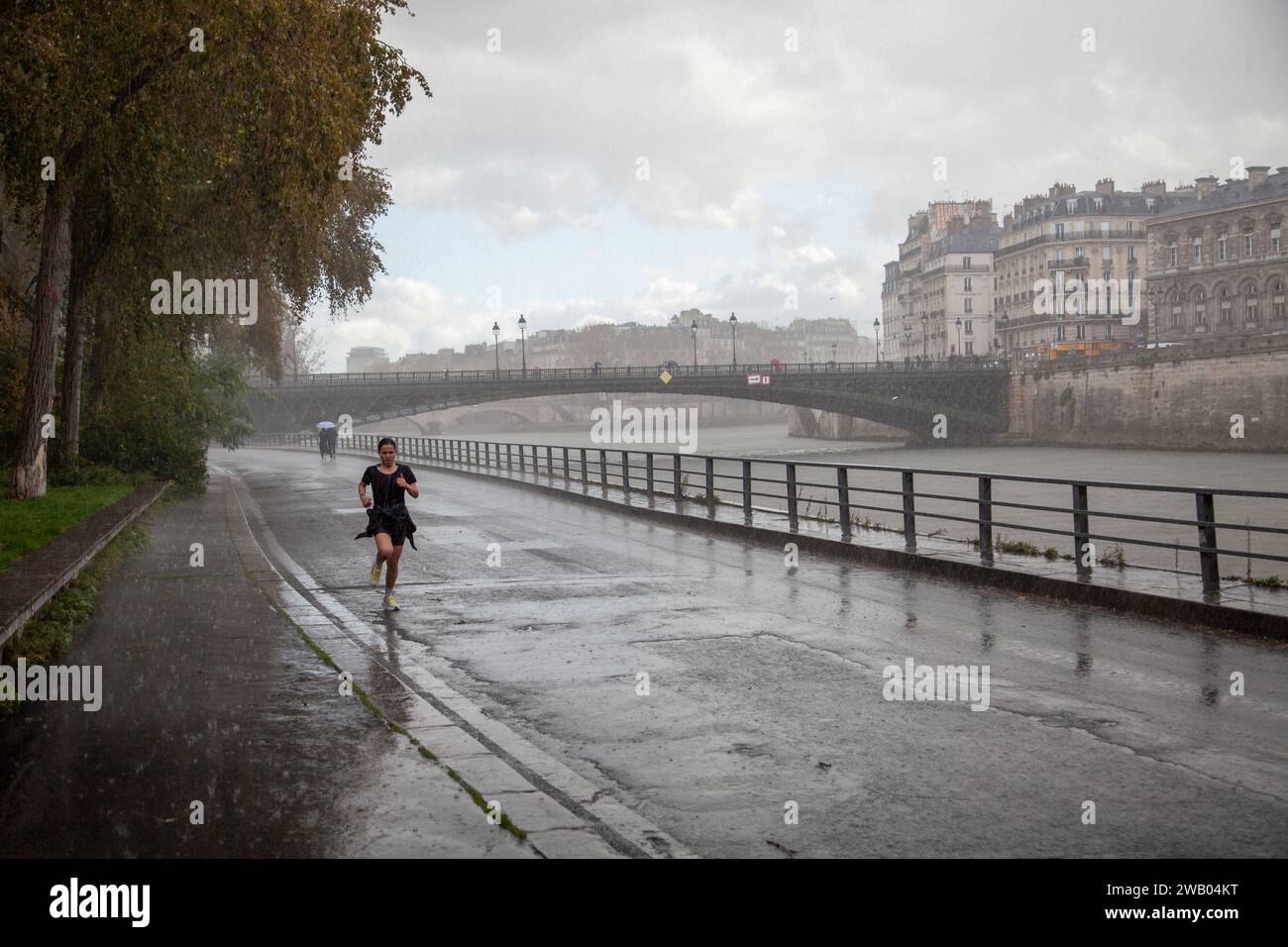 Jogging in the rain. Voie Georges Pompidouand Pont d'Arcole, Paris, France. Stock Photo