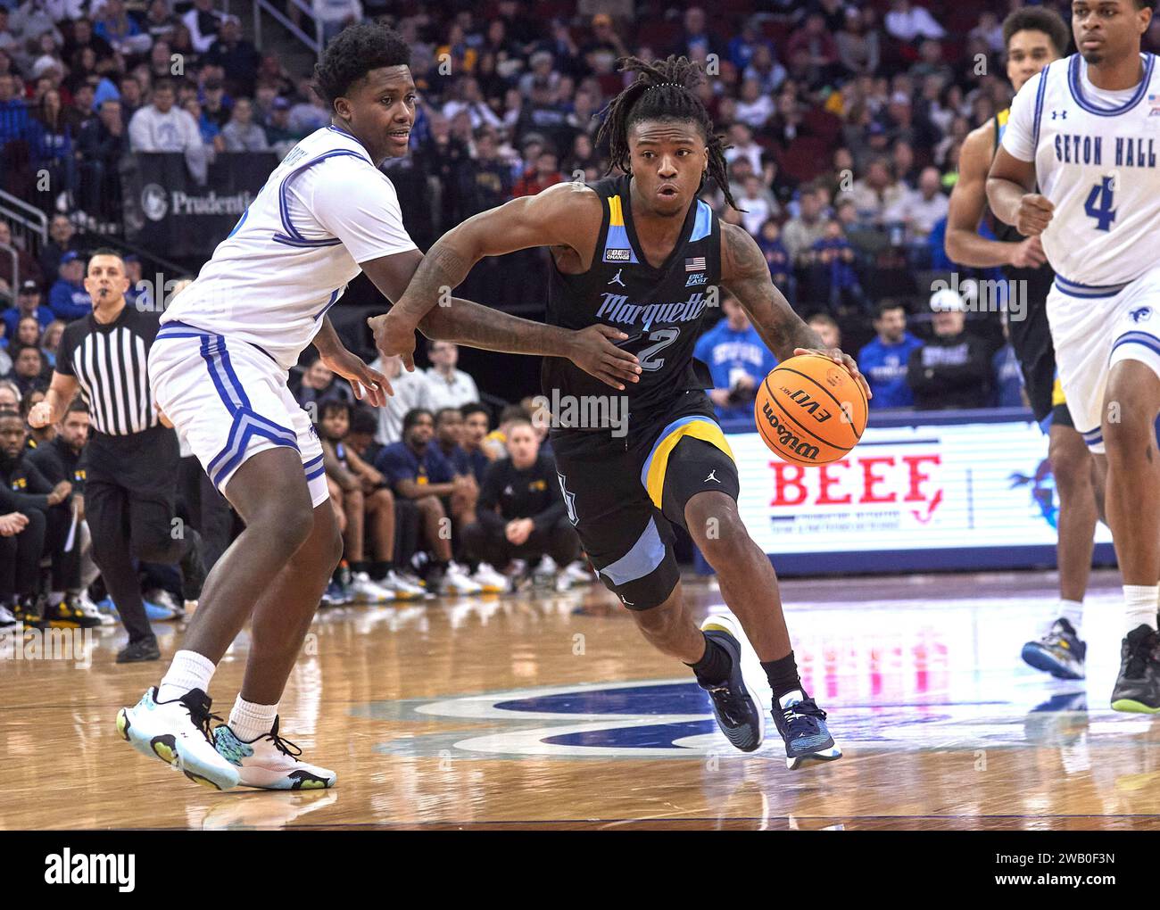 Marquette Golden Eagles guard Sean Jones (22) toward the basket in the first half