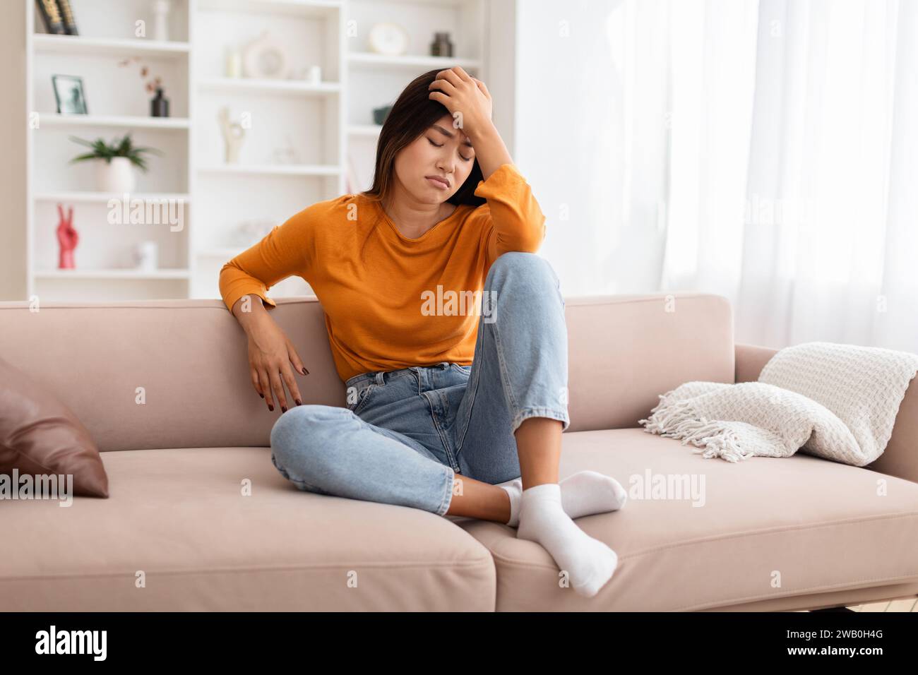 Sad beautiful woman hi-res stock photography and images - Alamy