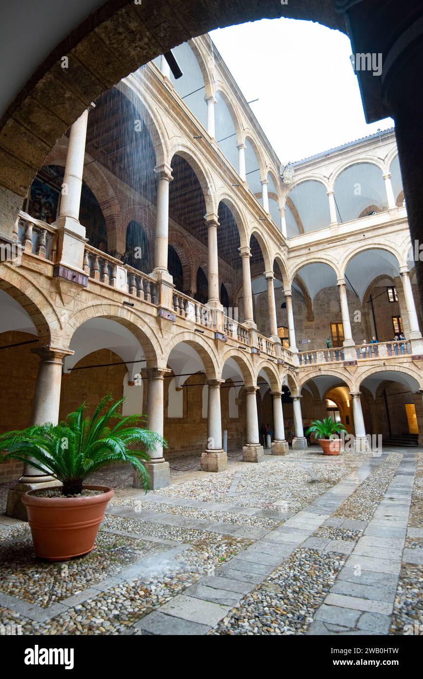 Interior royal palace palermo hi-res stock photography and images - Alamy