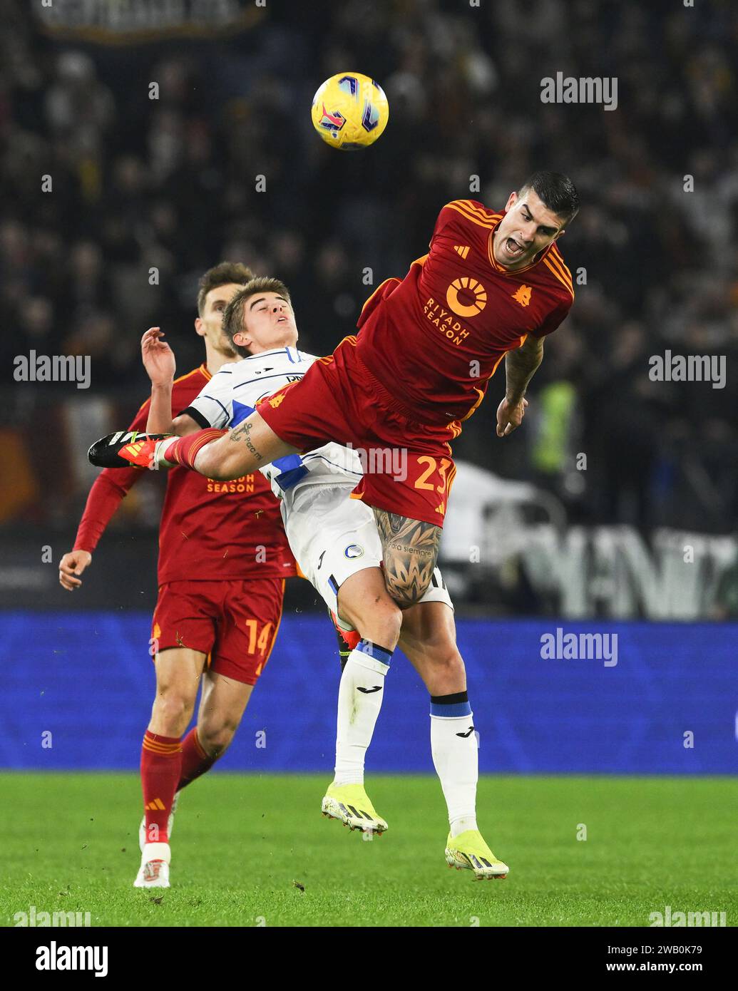 Roma, Italy. 7th Jan, 2025. Gianluca Mancini (R) of Roma vies with