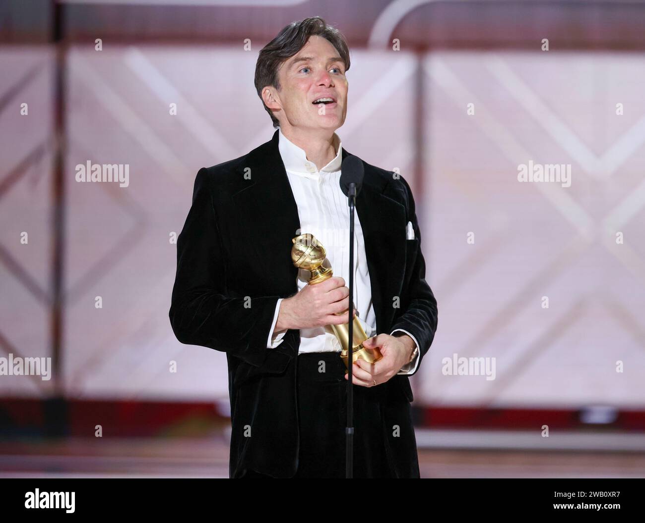 Beverly Hills, United States. 07th Jan, 2024. Cillian Murphy accepts ...