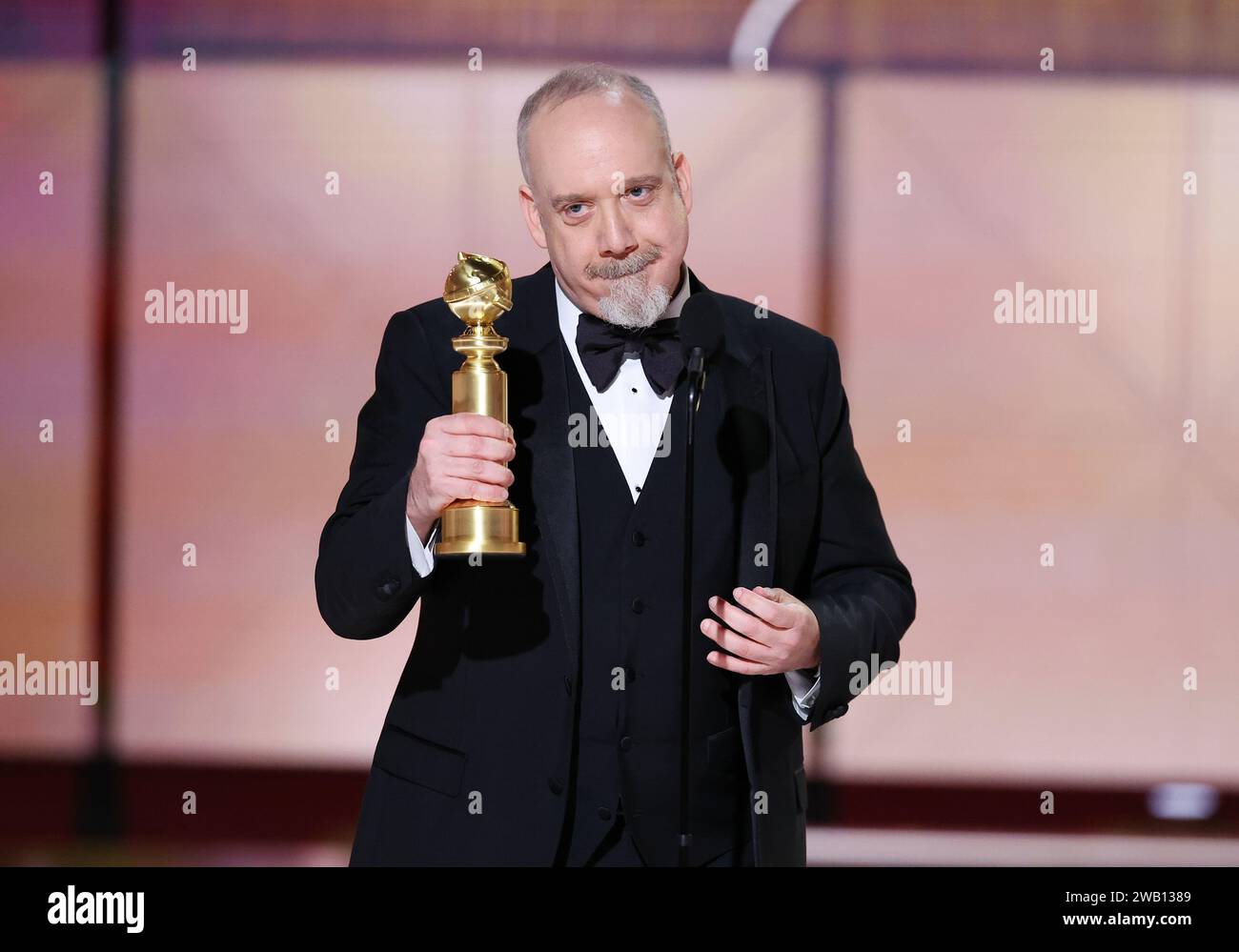Paul giamatti golden globes 2024 hires stock photography and images