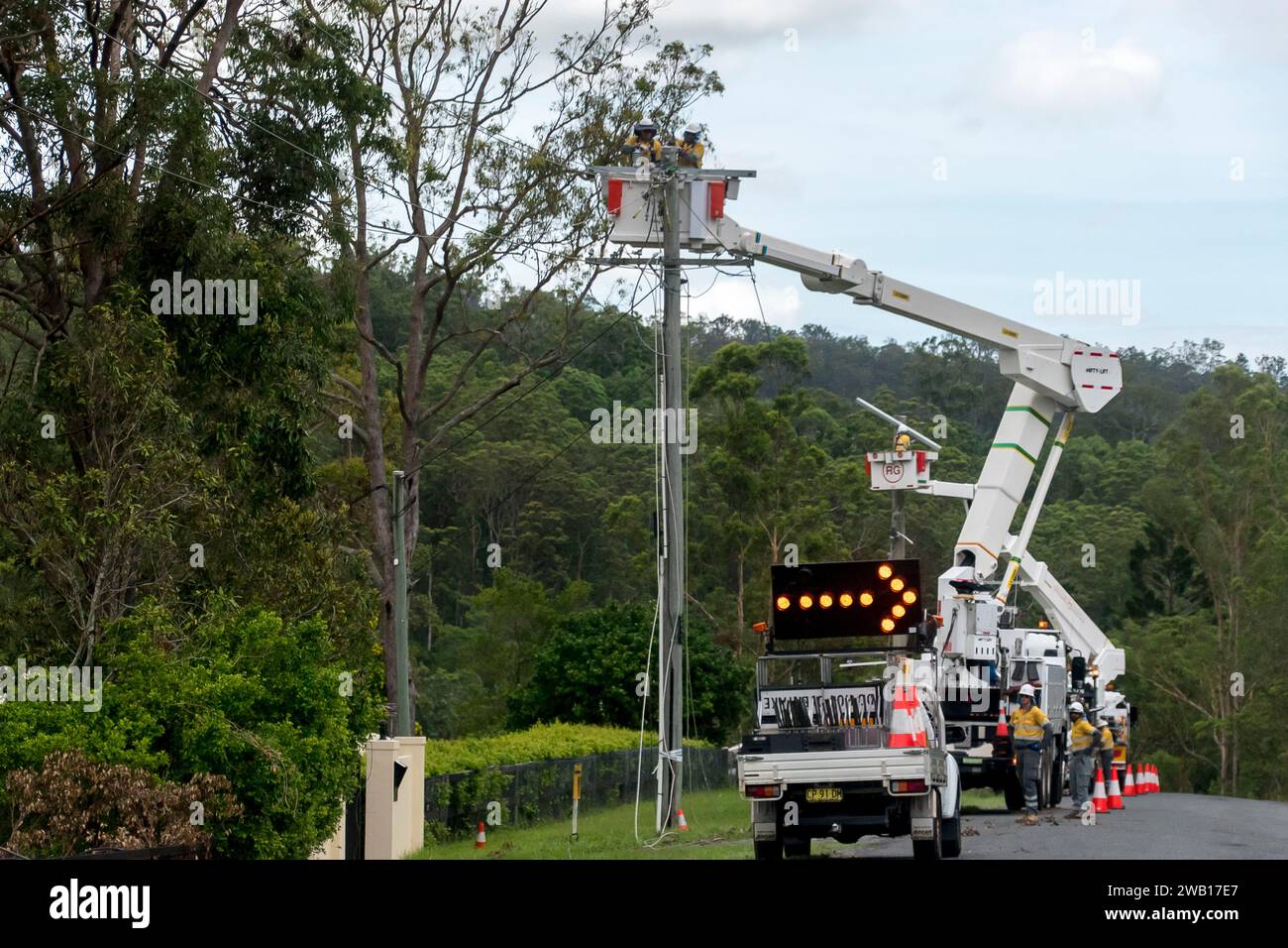 Work to restore electricity power supply to Tamborine Mountain