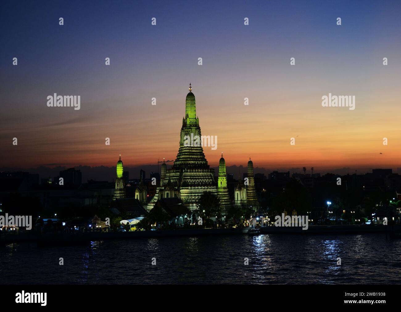 Wat Arun (Temple of Dawn) on the banks of the Chao Phraya River in Bangkok, Thailand. Stock Photo