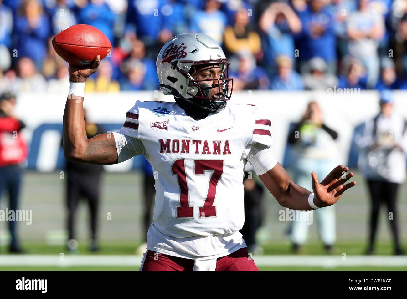 Montana Grizzlies quarterback Clifton McDowell (17) throws a pass