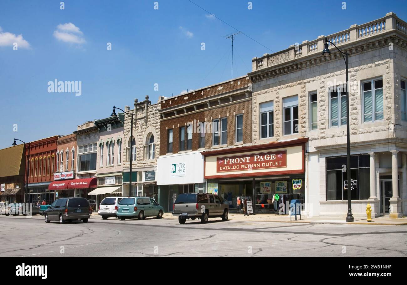 shops and stores on main street on route 66 in carthage missouri Stock